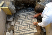Mosaico, sparito un frammento