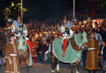 Le processioni illuminano l’Expo
