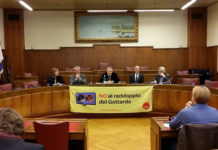 Gottardo, no ai due tubi