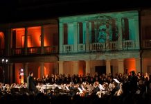 Concerto per due filarmoniche nel parco di Villa Argentina