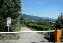 Besazio, il passo sbarrato