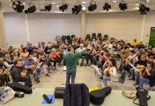 Cento sfumature di plettro a Chiasso