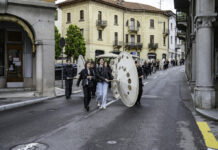 Moto sonoro nel centro di Mendrisio