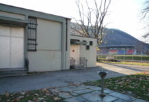 Da destra e sinistra: “Fate luce sui due pozzi”